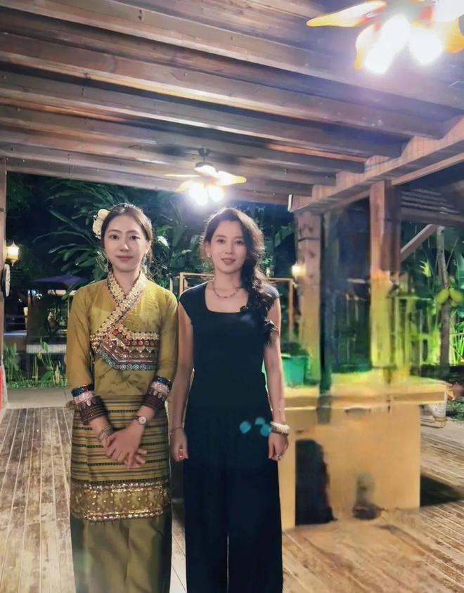 53岁汪峰90后女友打台球穿瑜伽衣又美又辣真人比电视上还美(图5)