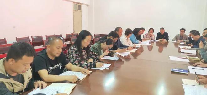 息县一高召开高三二轮复习研讨会(图2)