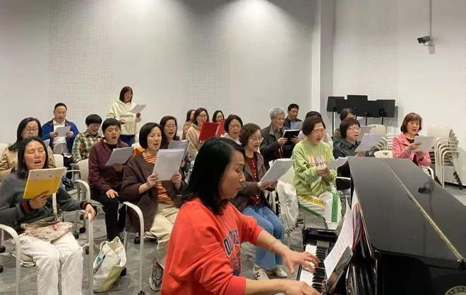 九游体育：白天上班晚上“上课”！市民艺术夜校春季班一片火热(图3)