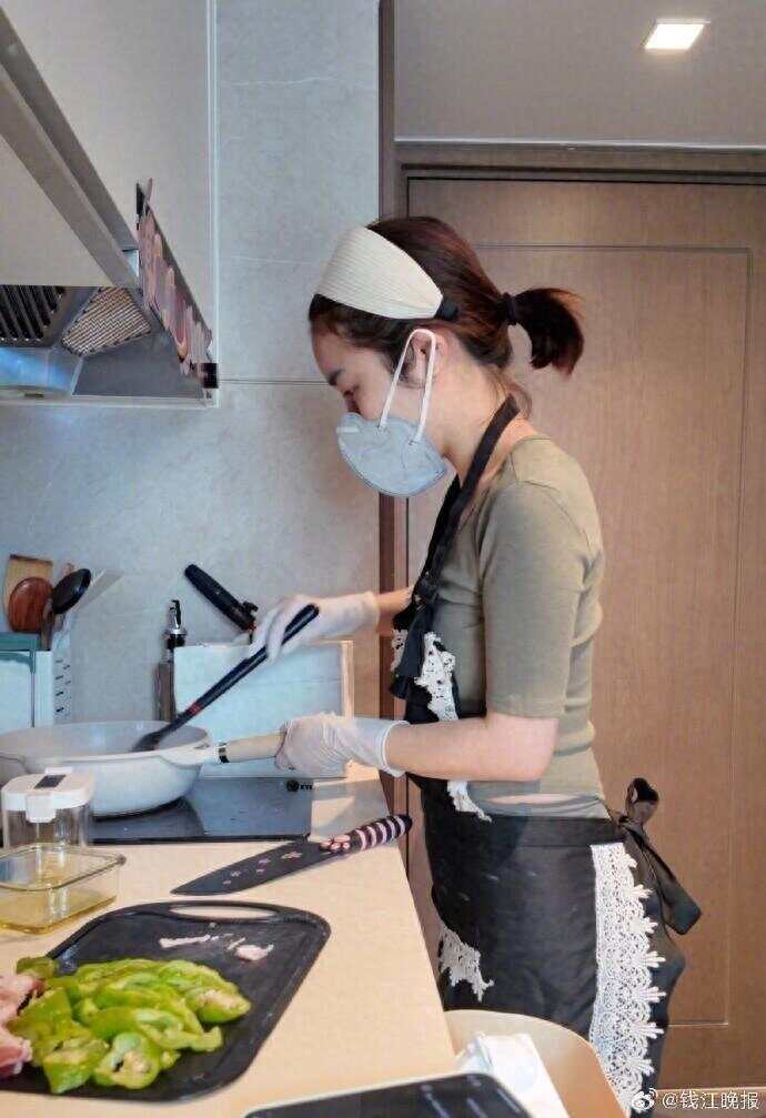 女子称穿瑜伽服上门做饭不是为流量一天要跑六到七家人家(图1)