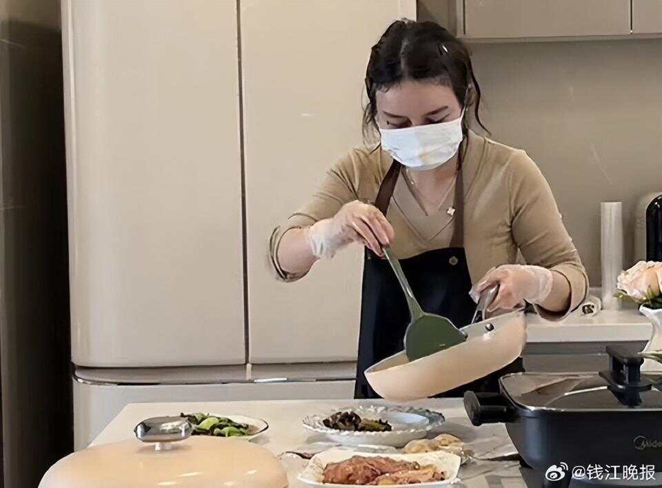 女子称穿瑜伽服上门做饭不是为流量一天要跑六到七家人家(图2)