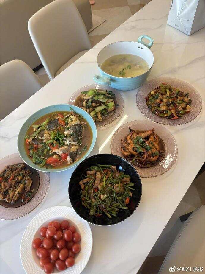 女子称穿瑜伽服上门做饭不是为流量一天要跑六到七家人家(图3)