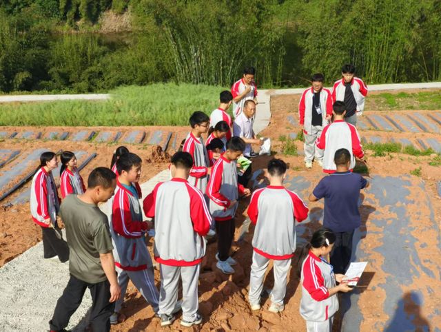 叙州区柳嘉职校：农村职教服务三农助力合什镇城乡融合实验区建设(图2)