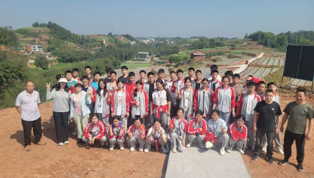 叙州区柳嘉职校：农村职教服务三农助力合什镇城乡融合实验区建设(图4)