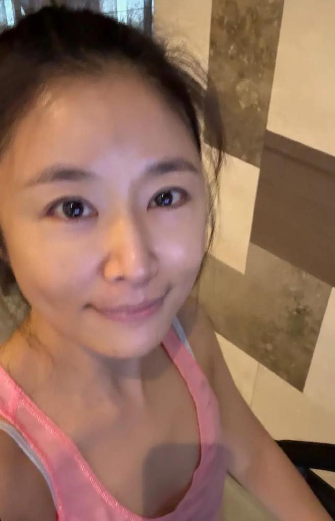 林心如素颜健身照曝光49岁已显老态皮肤暗黄有明显黑头！(图4)