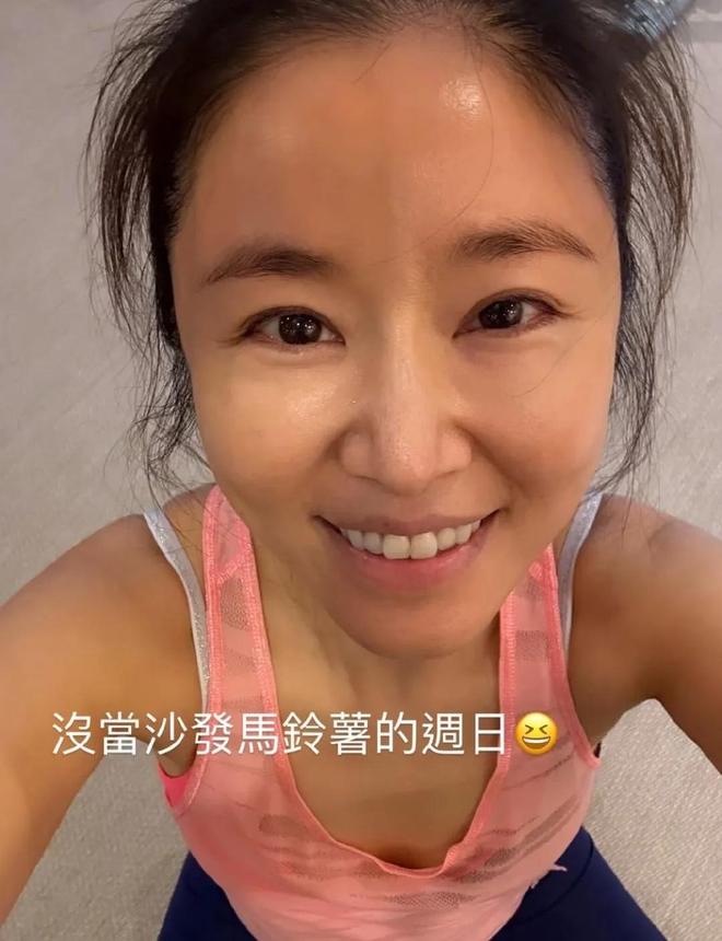 林心如素颜健身照曝光49岁已显老态皮肤暗黄有明显黑头！(图2)