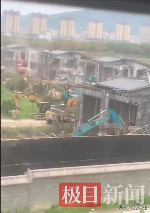 违建豪宅“英之园”已连夜拆除数十台挖机正在作业回应(图2)