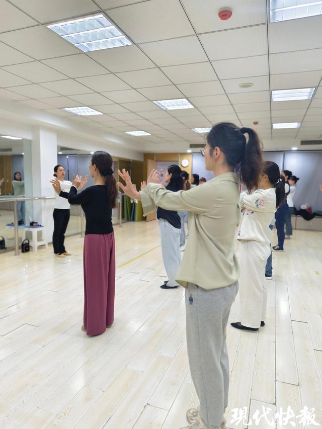 家门口的兴趣班上新南京小市街道这所居民学堂成为“充电”好去处(图1)