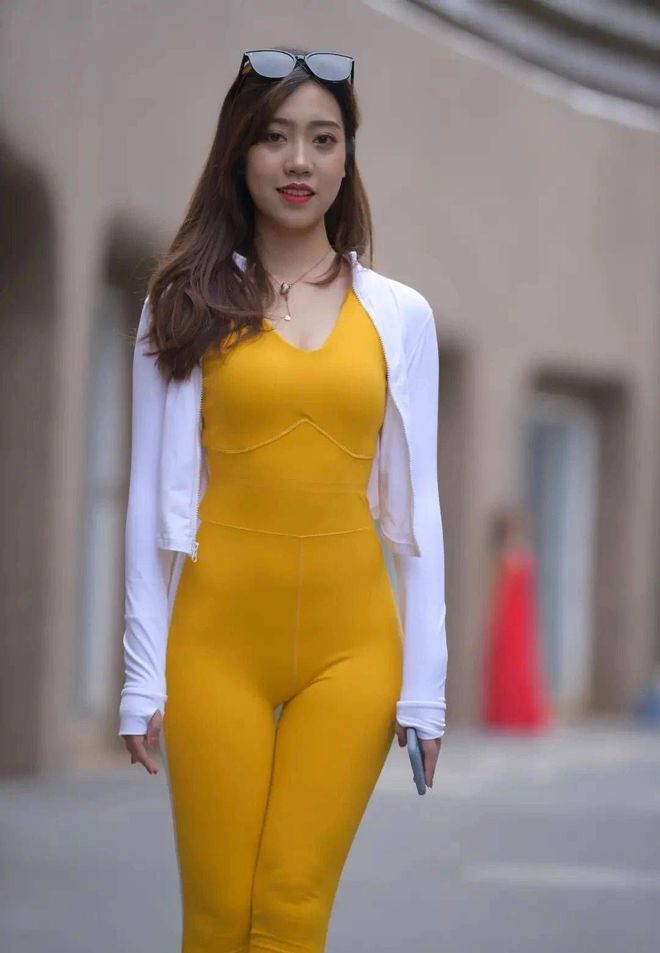 九游体育网站：连体瑜伽服女神！时尚百搭还显身材穿上秒变运动美人！(图4)