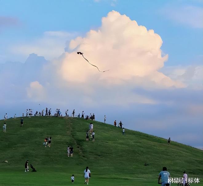 九游体育网站：中国10大宜居城市排行榜假如退休后选择一城终老你会选哪里？(图2)