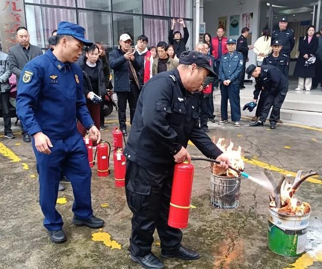 利州区嘉陵街道建设路社区开展冬季用电用气及消防安全知识培训(图5)