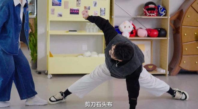 九游体育网站：这届健身邪修已经不去健身房了(图5)