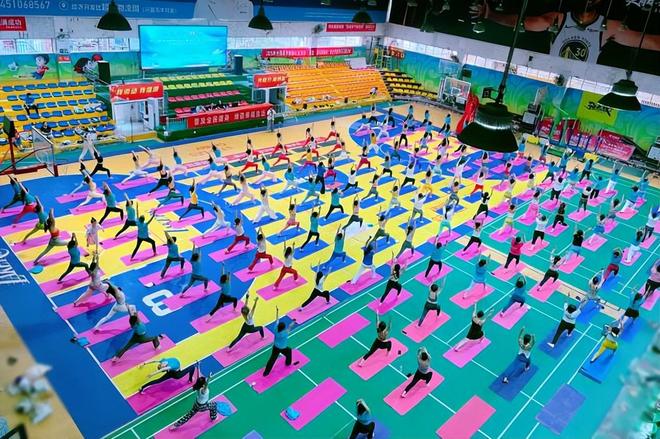 九游体育网站:2025年全国健身瑜伽公益活动在鄂掀起热潮(图5)