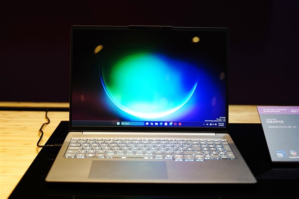 联想小新、YOGA系列新品亮相CES2026：体验全面升级(图1)