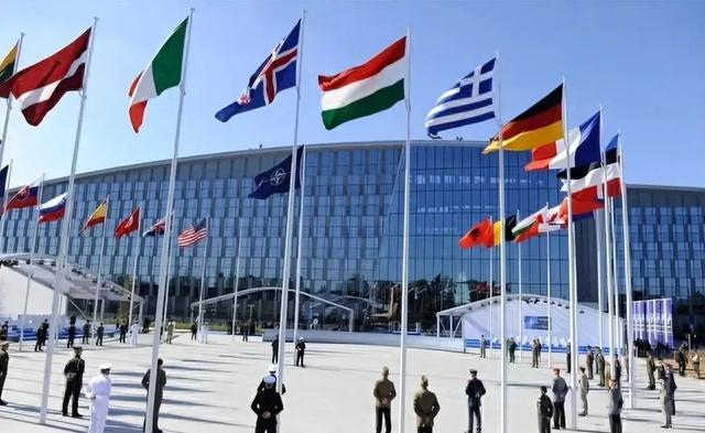 九游体育网站:英法和乌签协议意向出兵俄榛树导弹袭击利沃夫(图2)