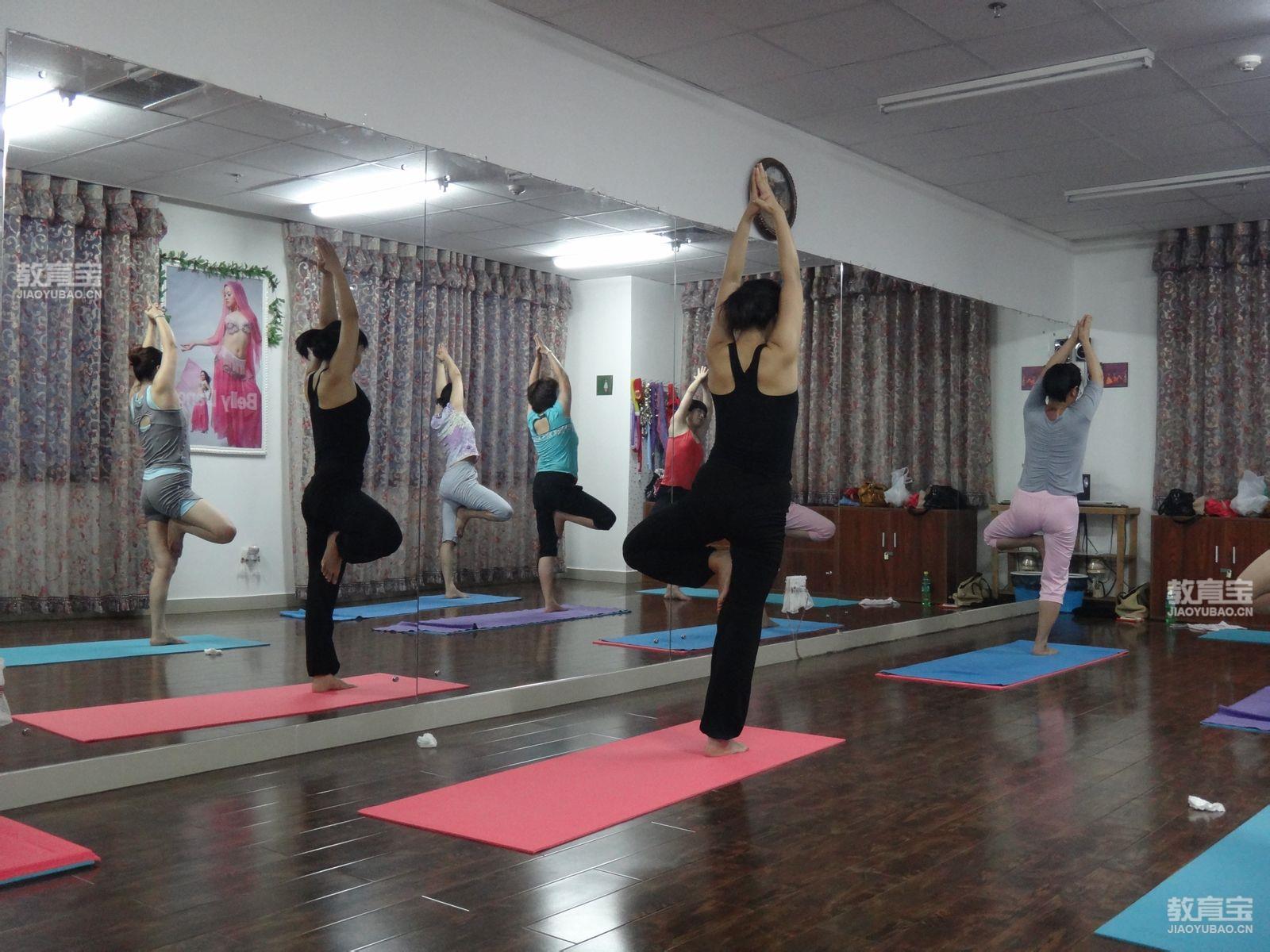 九游体育网站：塑造完美身材的瑜伽体式瑜伽动作(图1)