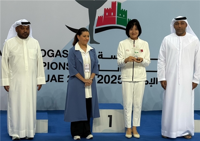 九游体育网站：瑜伽之光照耀亚洲--尹岩荣膺AYSF全球卓越大奖(图2)