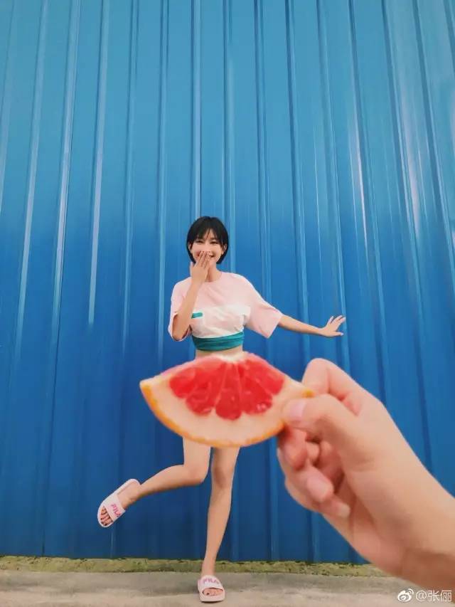 被骂最丑校花撞脸吴佩慈被男友劈腿的她如今变身蔬菜美少女!(图1)