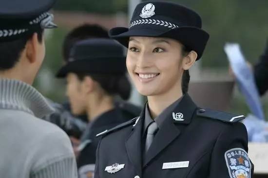 被骂最丑校花撞脸吴佩慈被男友劈腿的她如今变身蔬菜美少女!(图4)