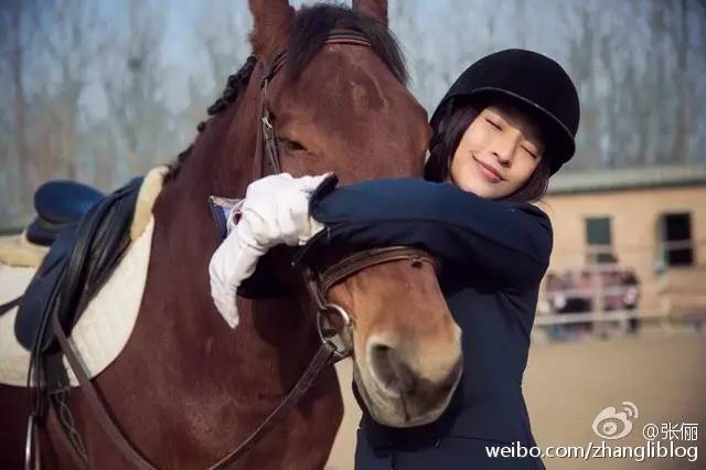 被骂最丑校花撞脸吴佩慈被男友劈腿的她如今变身蔬菜美少女!(图5)