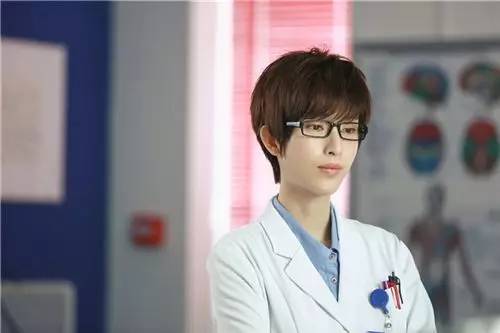 被骂最丑校花撞脸吴佩慈被男友劈腿的她如今变身蔬菜美少女!(图13)