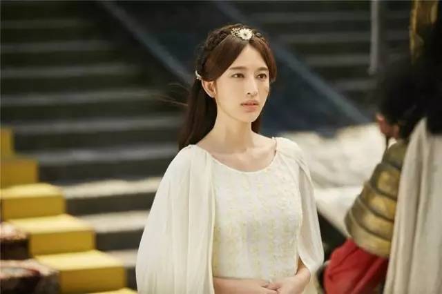 被骂最丑校花撞脸吴佩慈被男友劈腿的她如今变身蔬菜美少女!(图16)