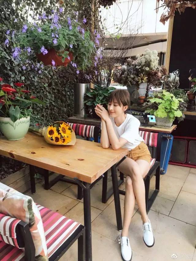 被骂最丑校花撞脸吴佩慈被男友劈腿的她如今变身蔬菜美少女!(图23)