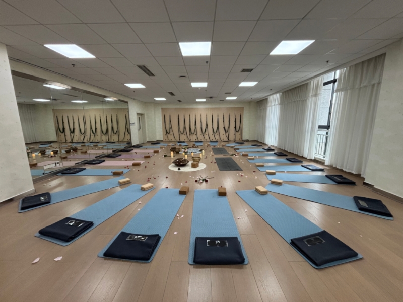 九游体育：泸州市老年大学音声保健瑜伽课引领中老年健康新潮流(图1)