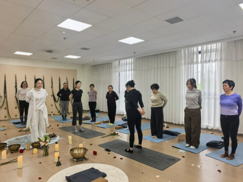 九游体育：泸州市老年大学音声保健瑜伽课引领中老年健康新潮流(图2)