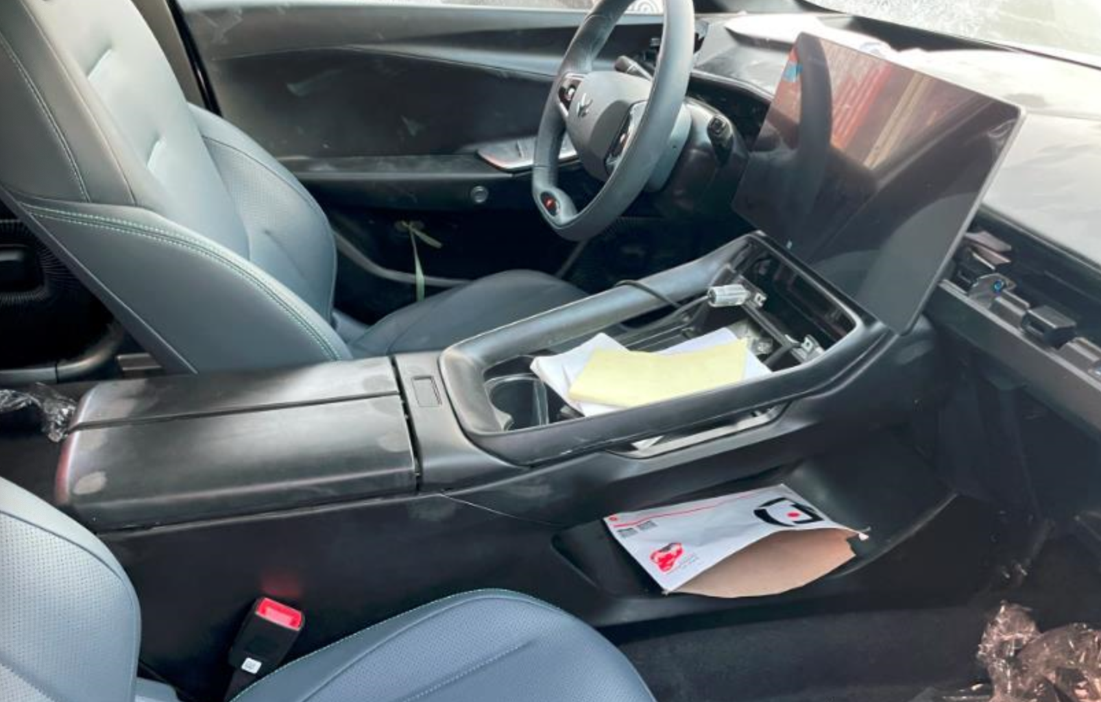 极狐阿尔法S5曝光：轿跑设计极简内饰(图2)