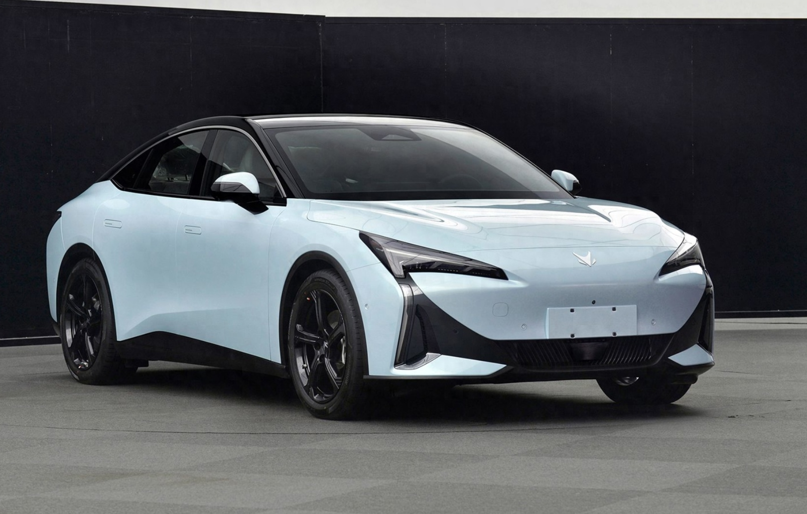 极狐阿尔法S5曝光：轿跑设计极简内饰(图1)