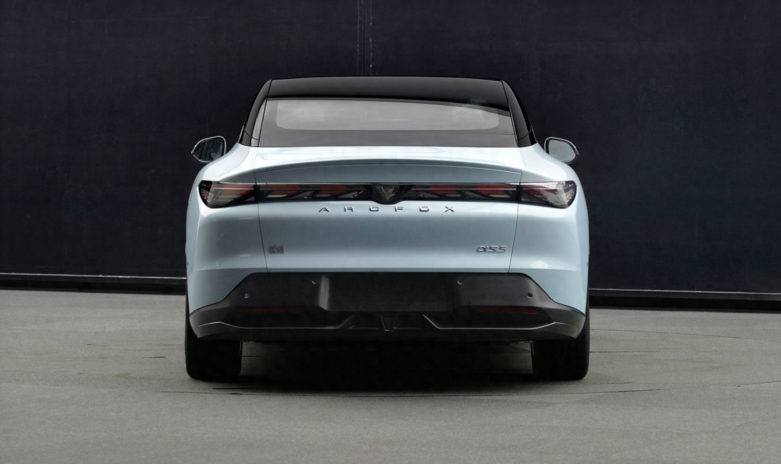 极狐阿尔法S5曝光：轿跑设计极简内饰(图3)