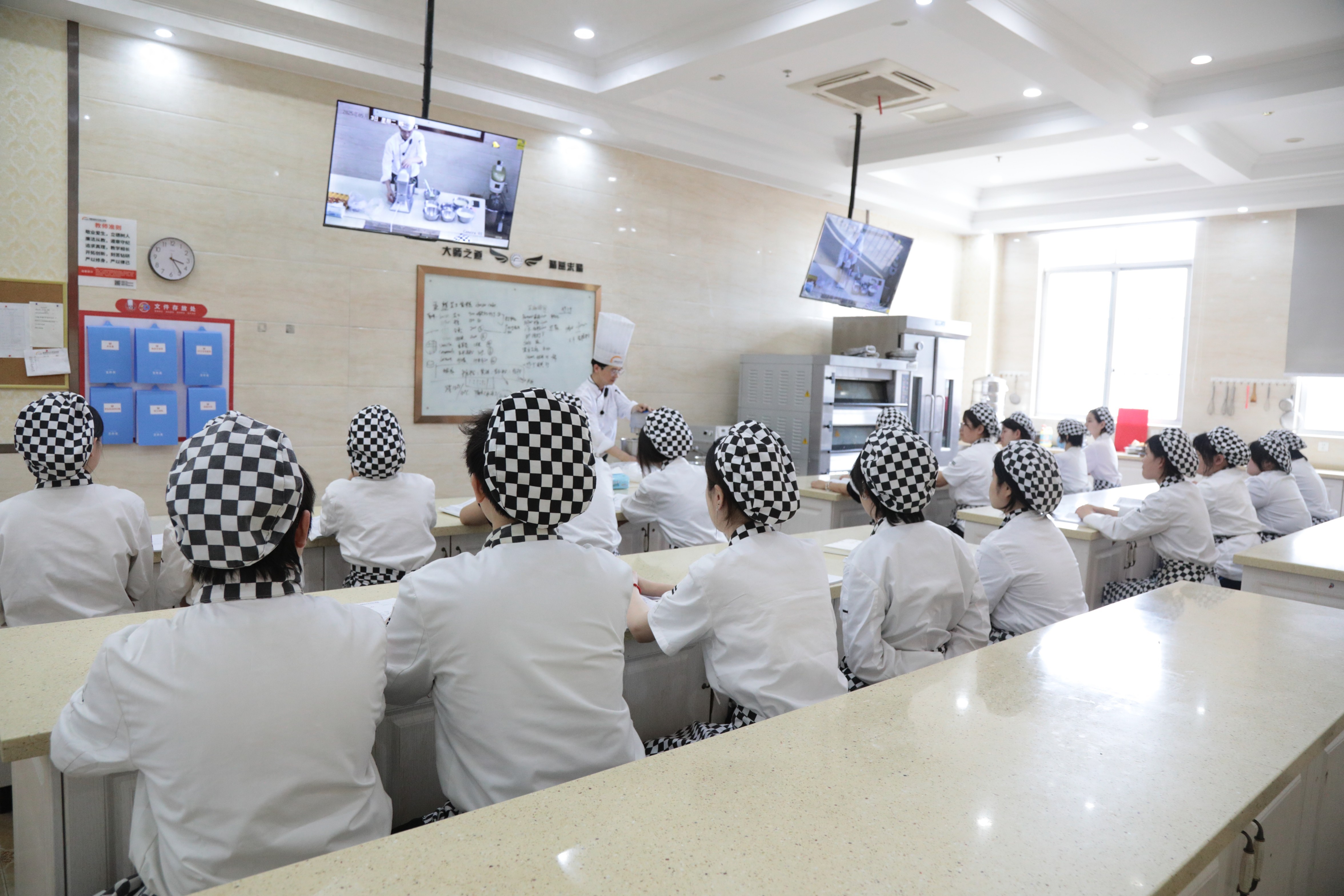 九游体育网站：2026靠谱的技能培训学校推荐专业、便宜、服务好的学校怎么(图1)