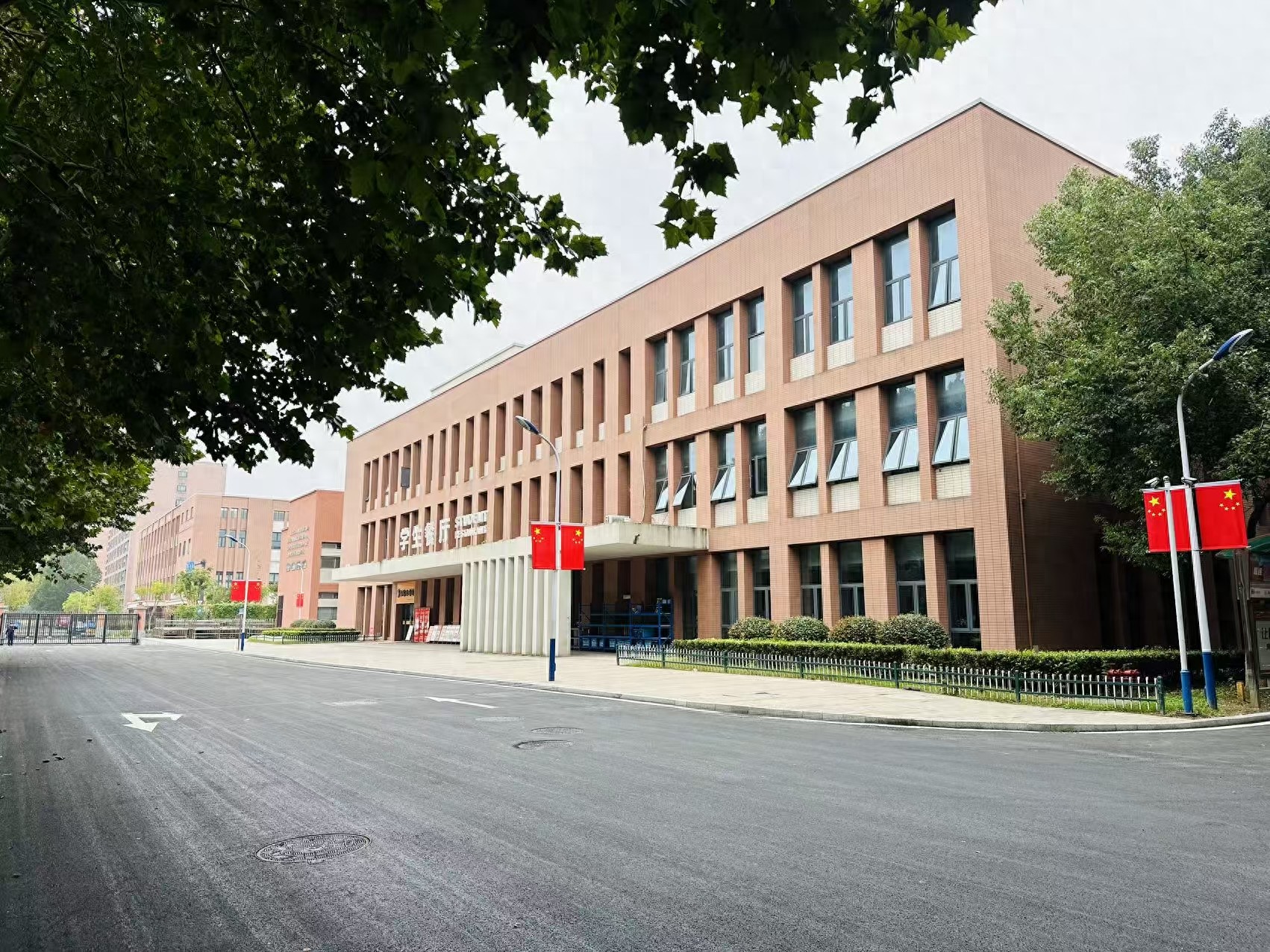 九游体育：讲讲技工学校招生流程高级技工学校学历有什么用如何选择(图1)