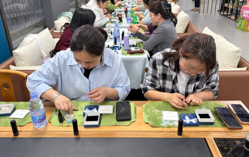 绵阳涪城职工艺校春季班开班四百余名职工乐享多彩课程(图1)