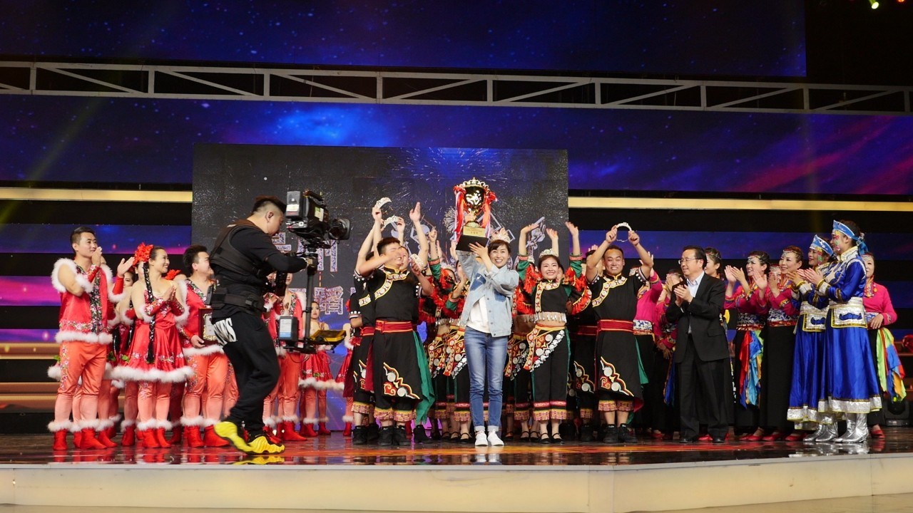 牛掰了全国第一个广场舞冠军是咱们贵州赫章夜郎健身操队(图1)