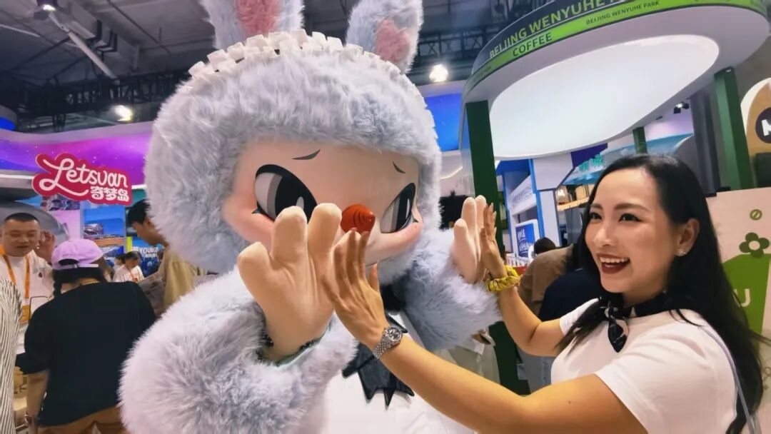 九游体育网站：不拼性价比只认“情价比”情绪经济为何越来越火(图1)