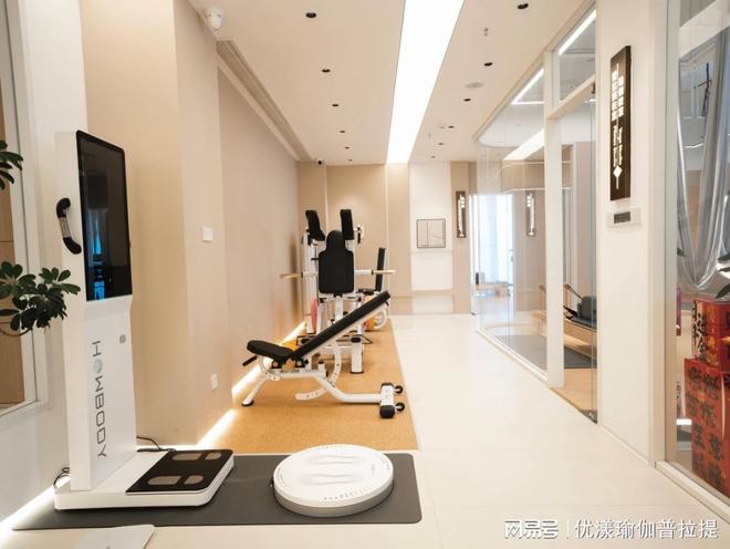 九游体育网站：在崇贤选瑜伽馆的10个技巧新手必看！(图1)